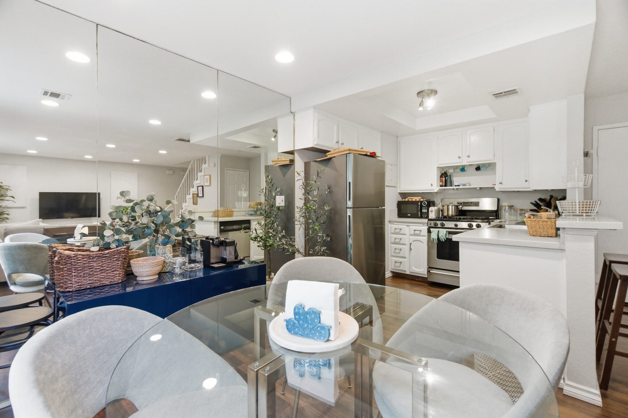 Building Photo - 839 S Holt Ave