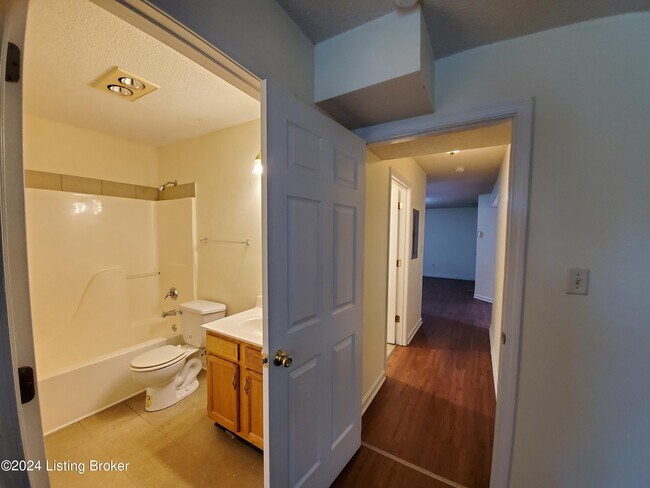 Building Photo - 6418 Venango Dr