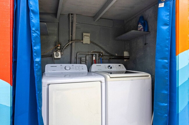 Building Photo - 1425 NE 5th Terrace