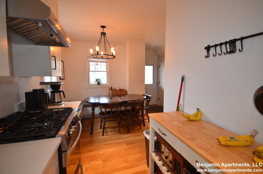 Building Photo - 15 Elmira St