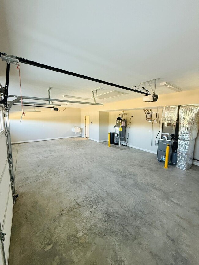 Building Photo - 1970 Petit Dr