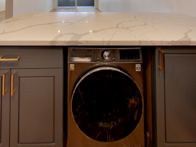 Building Photo - 1504 Newlands Ave