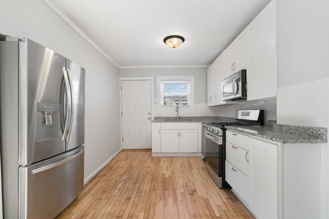 Building Photo - 1144 N Austin Blvd