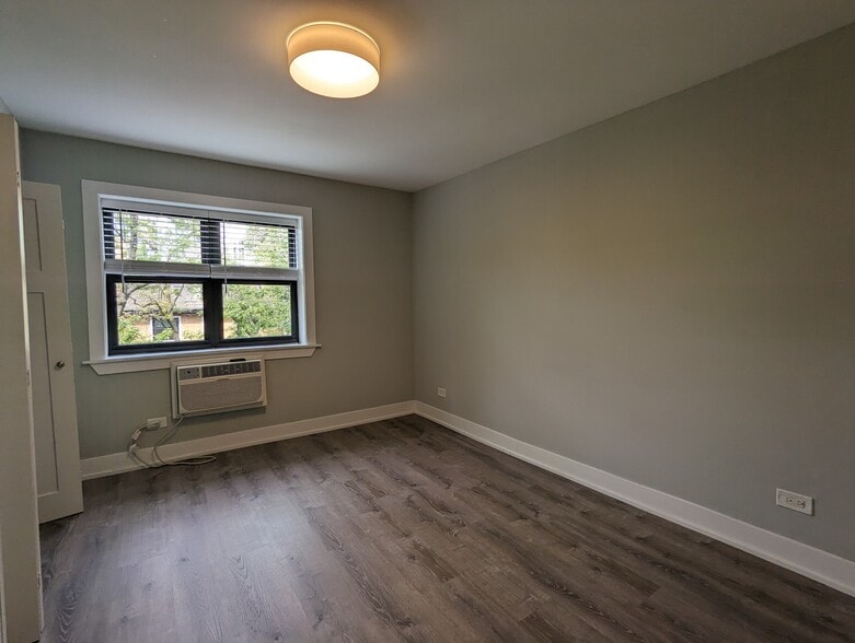Building Photo - 503 W Barry Ave