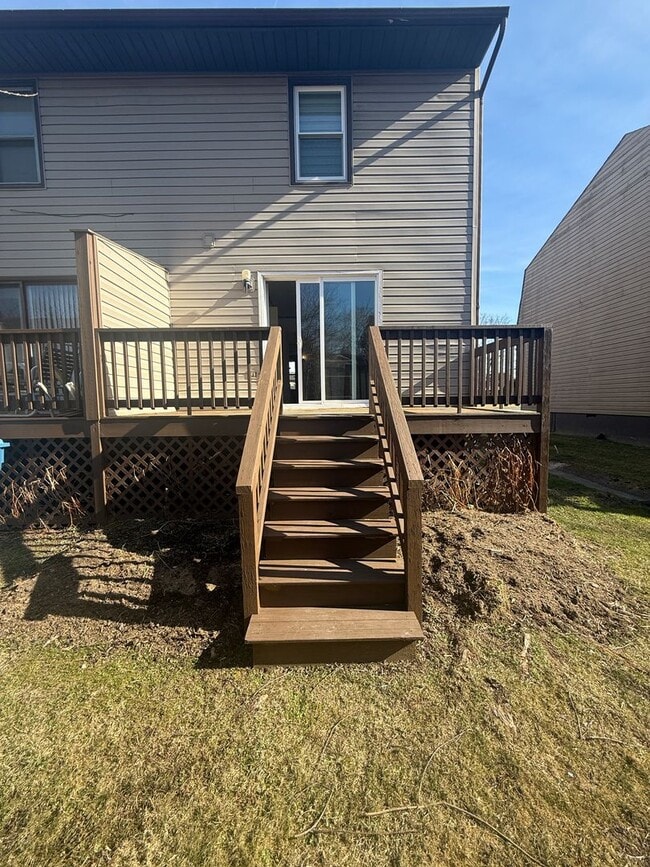 Building Photo - 228 Adams Ln