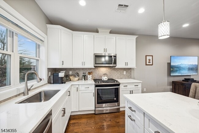 Building Photo - 25 Stonybrook Cir