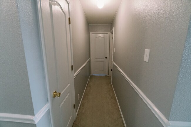 Building Photo - 10610 Tiger Way