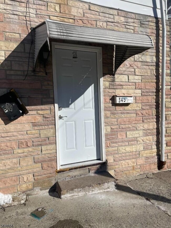 Building Photo - 345 Sussex St