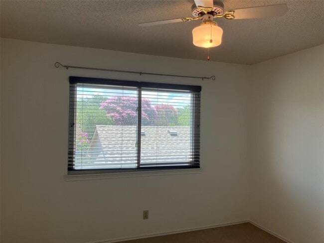 Building Photo - 8226 Summer Side Dr