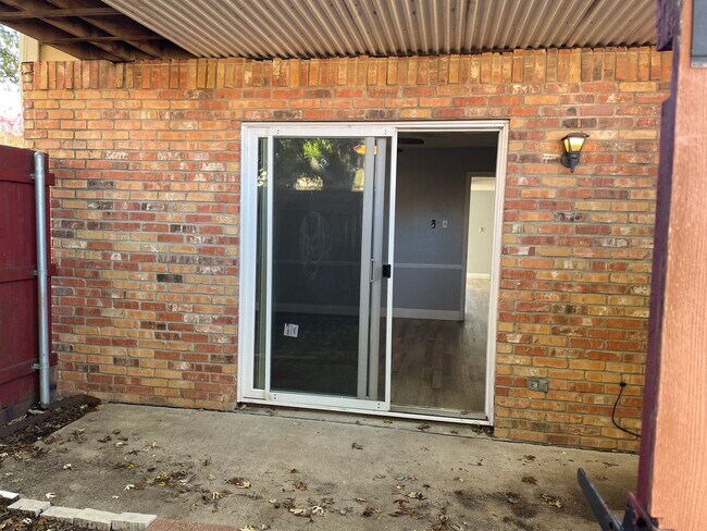 Building Photo - Briarpark Village