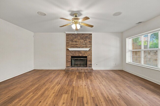 Building Photo - 605 Brelan Ct