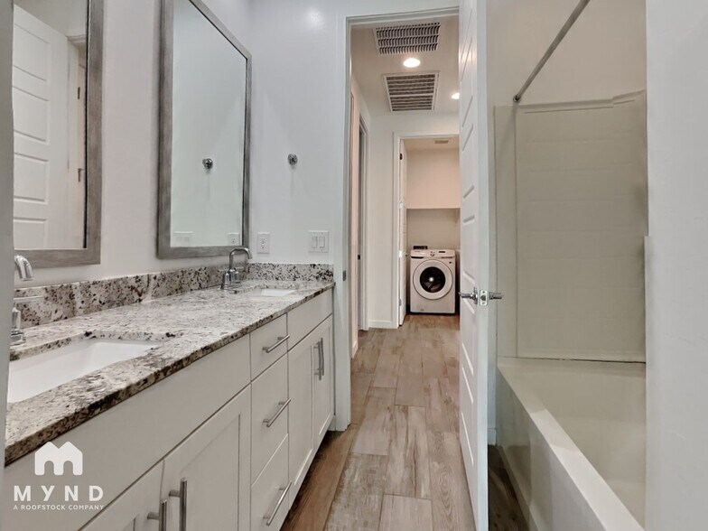 Building Photo - 19353 W Elm St