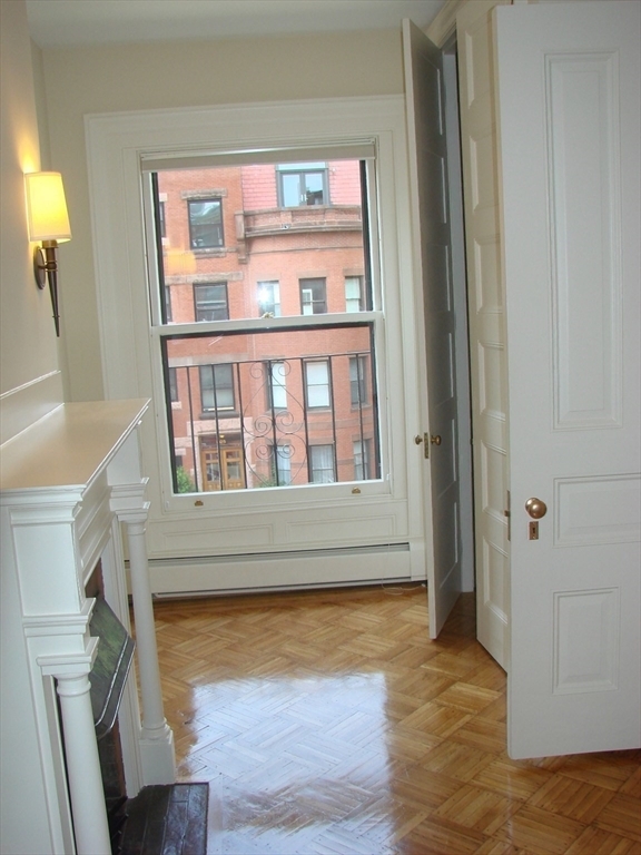 Building Photo - 404 Marlborough St