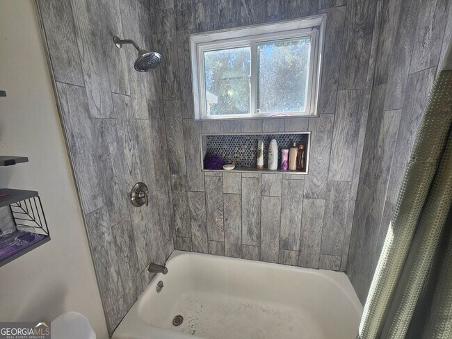 Building Photo - 68 Fourth St Ext