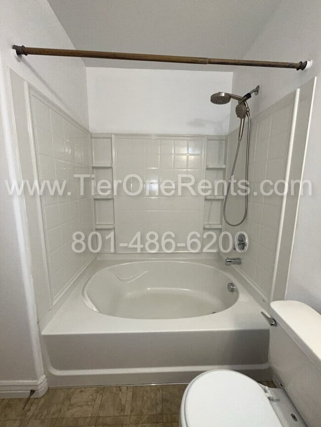 Building Photo - NO DEPOSIT option available for qualified ...