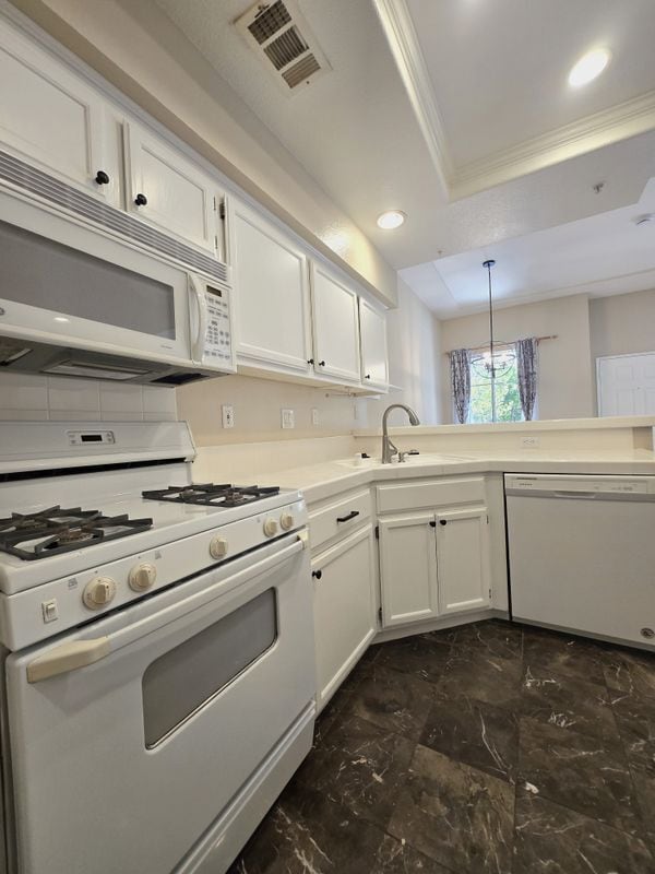 Building Photo - 109 Breakers Ln