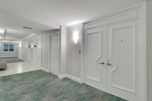 Building Photo - 5280 N Ocean Dr