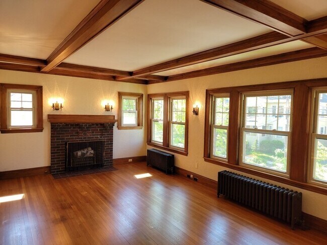 Building Photo - 133 Fairview Ave