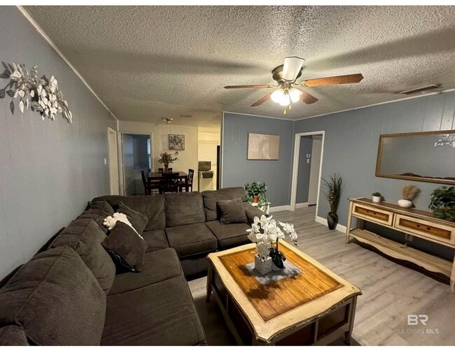 Building Photo - Charming 3 Bedroom 2 Bath in Berkshire Hills