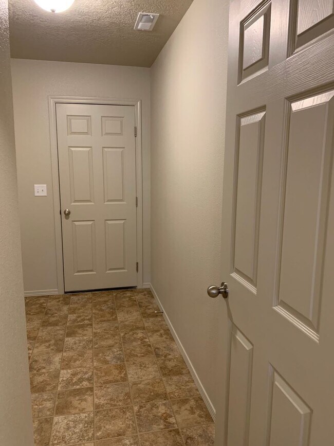 Building Photo - Beautiful new 3 bed 2 bath home in a quiet Star neighborhood.