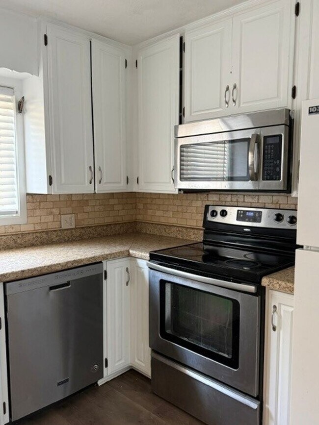 Building Photo - 1690 Longview Way NW