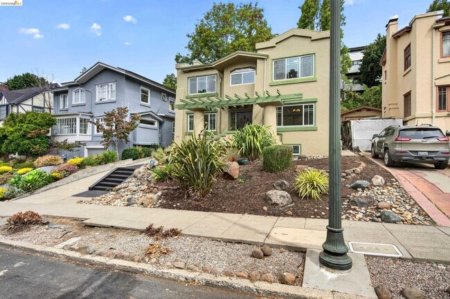 Building Photo - 846 Mandana Blvd