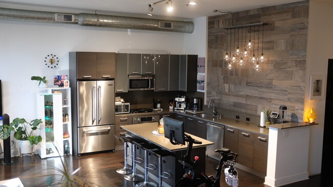 Building Photo - 13320 Beach Ave