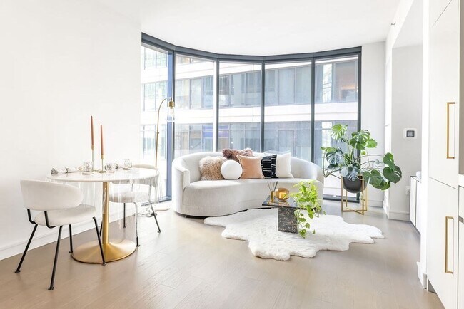 Building Photo - 55 Lagrange St