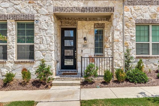 Building Photo - 2837 Troutt Dr