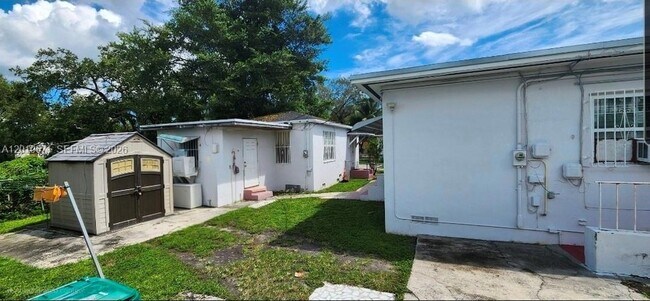 Building Photo - 405 NW 64th St