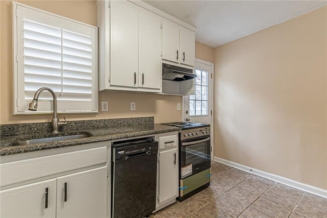 Building Photo - 2/1 Cottage home in Forsyth Co near Lake L...