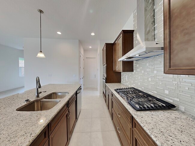 Building Photo - 15709 Vetta Dr