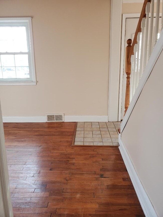 Building Photo - 2302 Chesning Ave