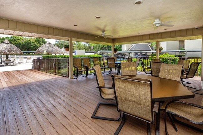 Building Photo - 2700 Cove Cay Dr