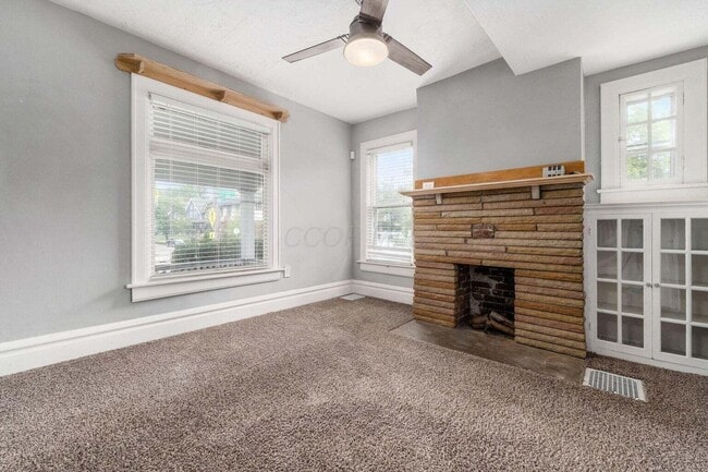 Building Photo - 2339 Summit St