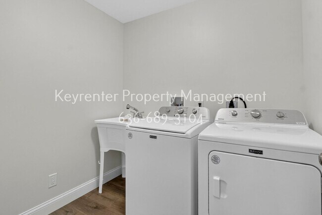 Building Photo - 926 Townhouse Ln