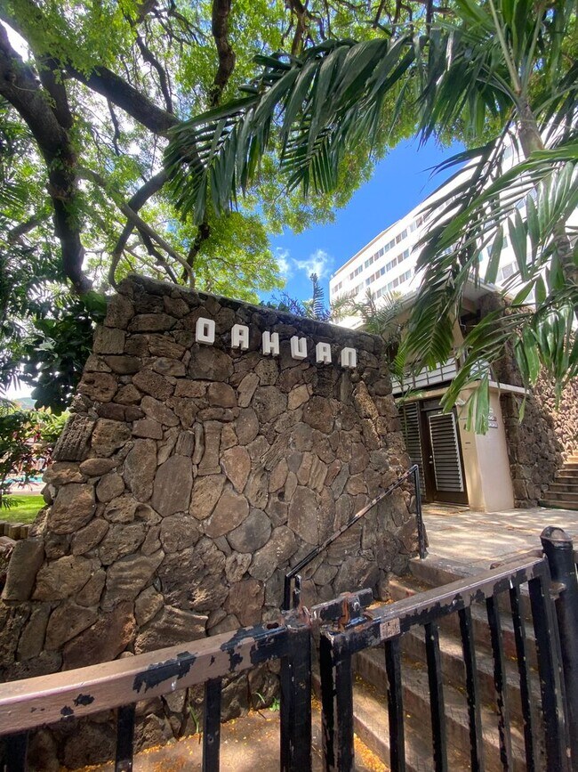 Building Photo - 1700 Makiki St