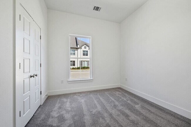 Building Photo - Must see in the heart of Baton Rouge!