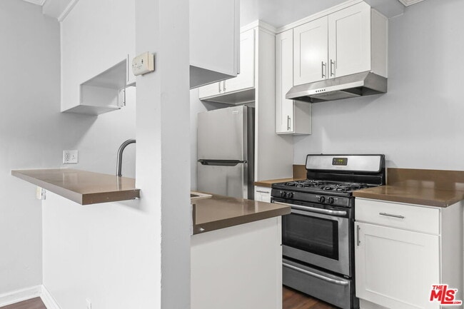 Building Photo - 5555 Carlton Way