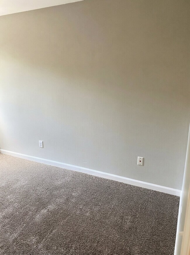 Building Photo - 1085 Merrimar Cir N