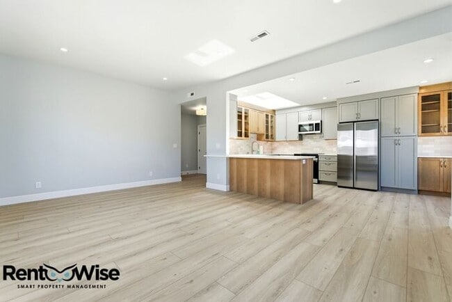 Building Photo - 1401 39th Ave