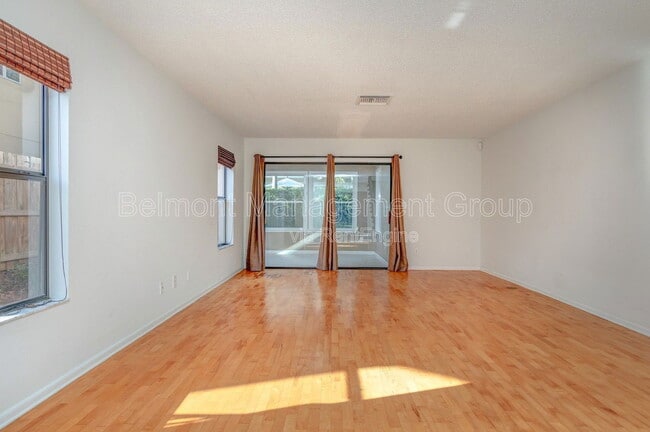 Building Photo - 1049 Aragon Ave