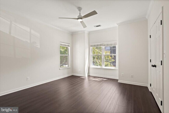 Building Photo - 1704 Lake Shore Crest Dr