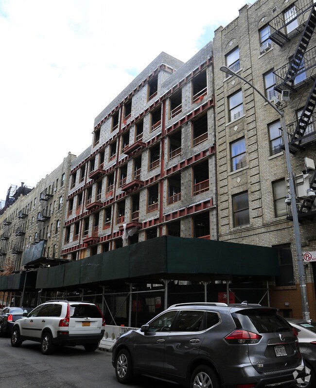 Building Photo - 2004 Davidson Ave