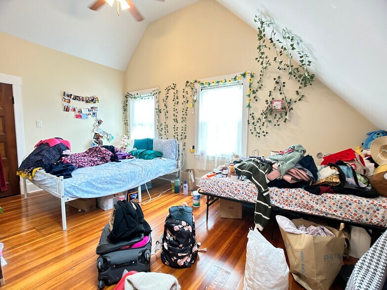 Building Photo - 15 Bennett St