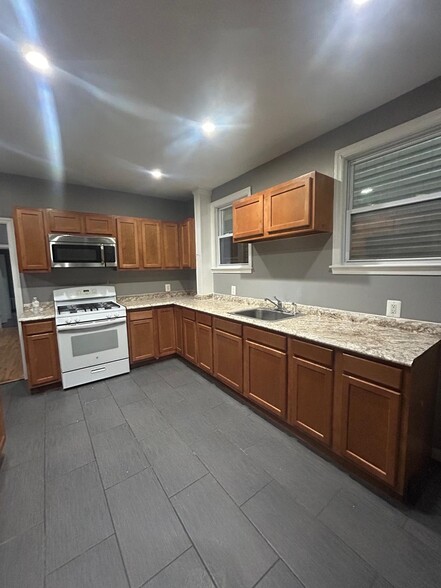 Primary Photo - 244 4th St