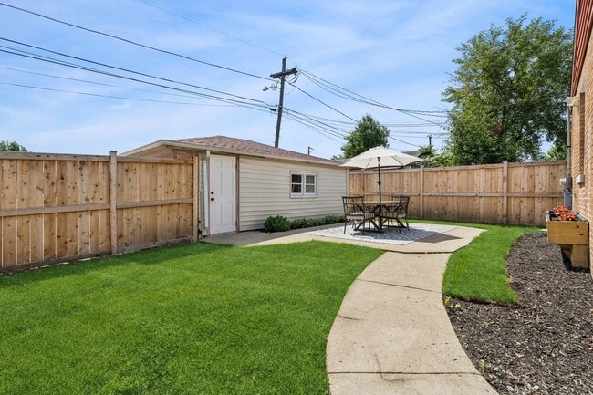 Building Photo - 4725 Thatcher Ave