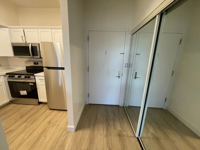 Building Photo - Newly Renovated Spacious 1BD/1 BA Property Available for Rent!!!