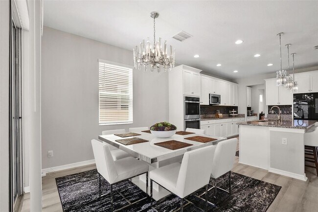 Building Photo - 3010 Adams Cross Dr