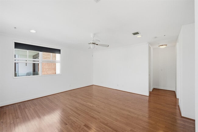 Building Photo - 2515 NE 18th St